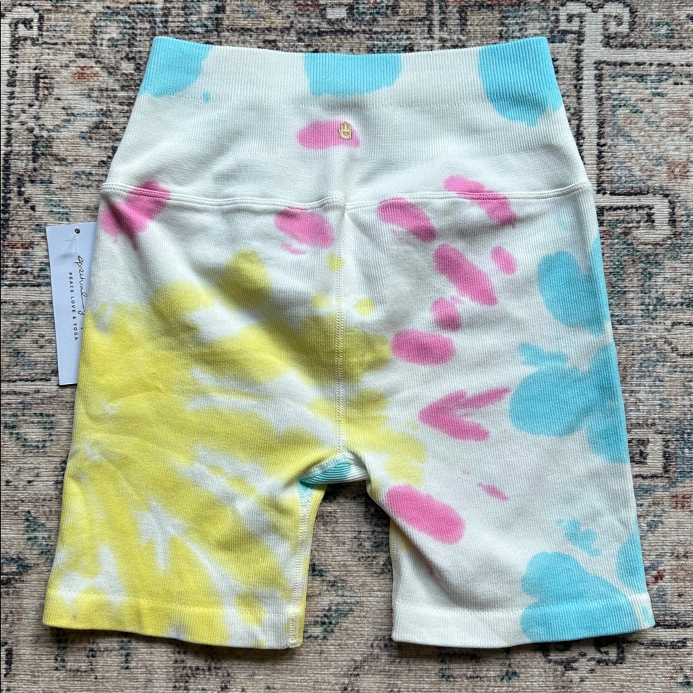 Spiritual Gangster Seamless Tie Dye Biker Shorts - Picture 4 of 4